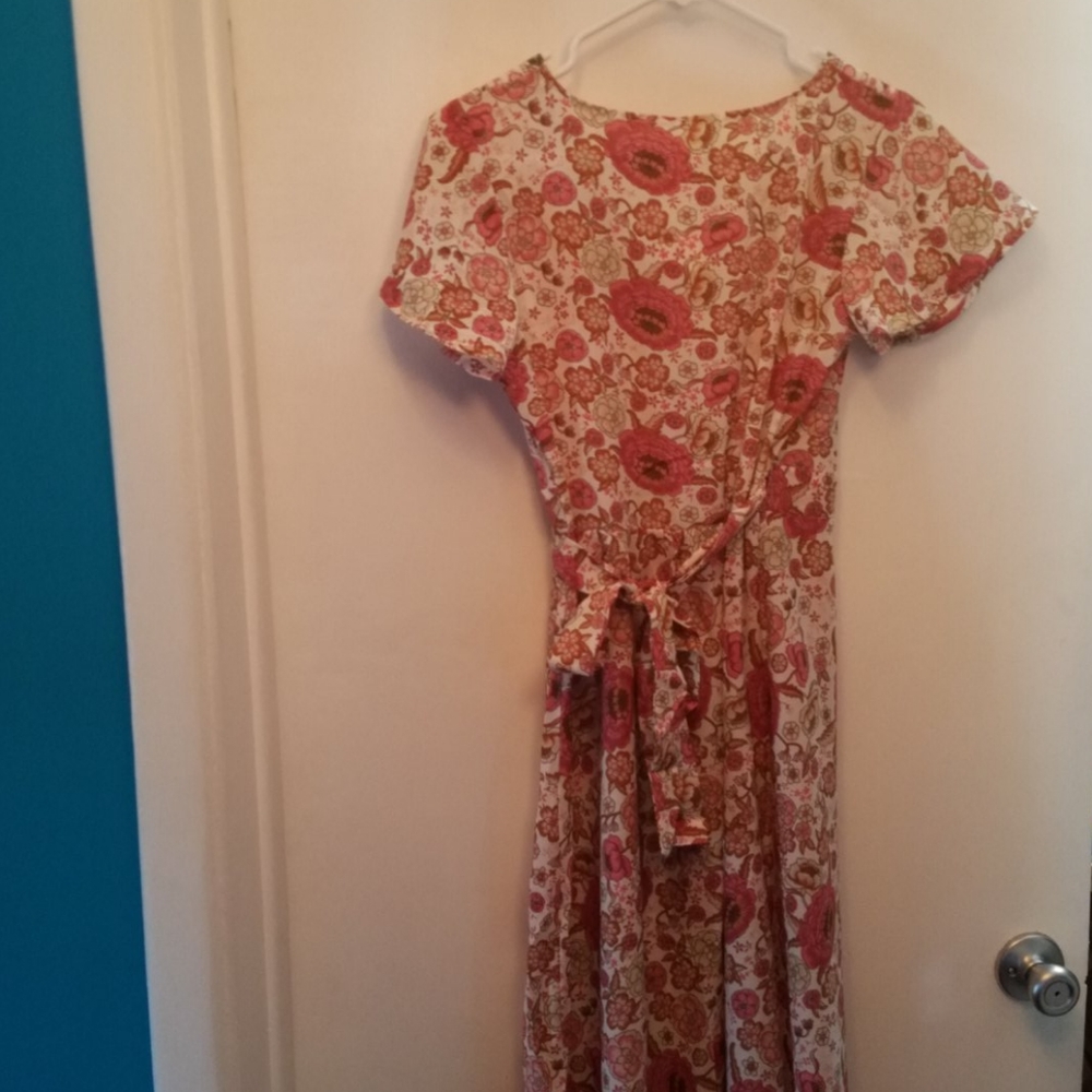 Beautiful Dress - Picture 5 of 5